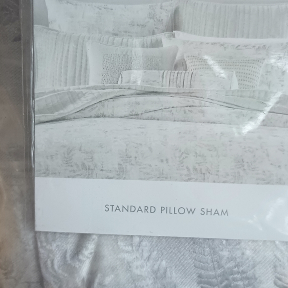 Hotel collection standard pillow sham and Euro sham - Picture 2 of 4